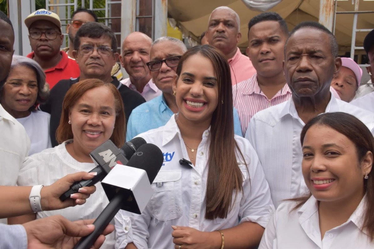 Alcaldesa atribuye crisis de basura en Santo Domingo Norte a incumplimiento de contrato